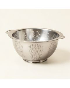 Oneida Stainless Steel Colander (synthetic illustration; no displayed measurements)