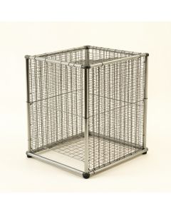 The “ O '' Parrot Play Stand (synthetic illustration; no displayed measurements)