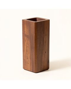 Deidrich Plant Stand (synthetic illustration; no displayed measurements)