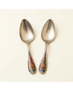 Aiello The Mughal Aakar Hand-Painted 2 Piece Cake Serving Set (synthetic illustration; no displayed measurements)