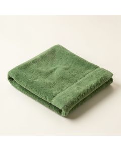 Holly Arc Bath Towel (synthetic illustration; no displayed measurements)