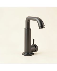 Artifacts Single-Hole Kitchen Sink Faucet With Pull-Down Spout And Berrysoft™ (synthetic illustration; no displayed measurements)