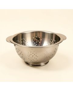 Old Dutch International Stainless Steel Colander (synthetic illustration; no displayed measurements)
