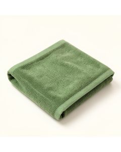 Oak Crossing Bath Towel - Green (synthetic illustration; no displayed measurements)