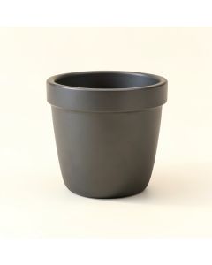 Siguna Resin Pot Planter (synthetic illustration; no displayed measurements)